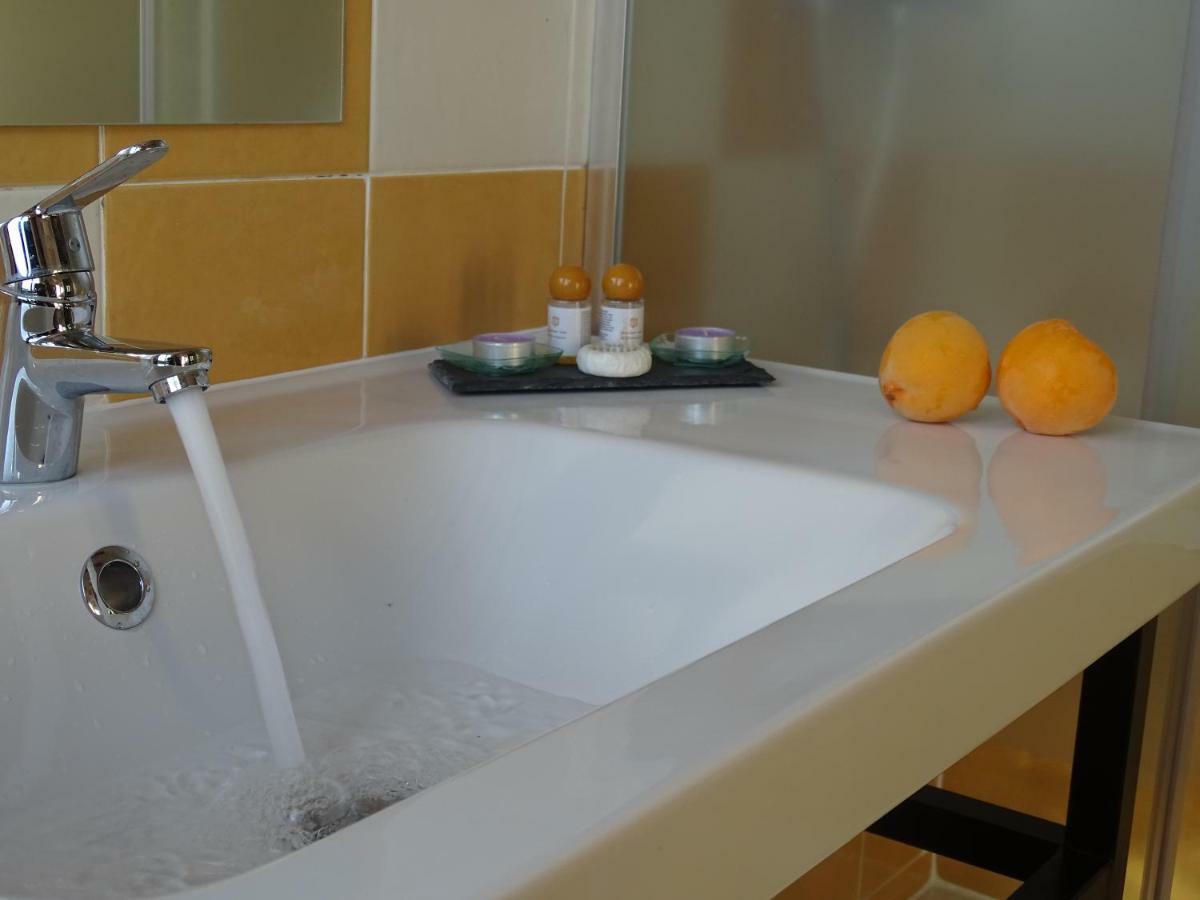 Castro Urdiales - La Vieja Estacion - Cerca De Bilbao Guest House Luaran gambar